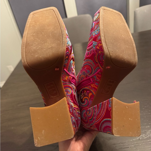 Gianni Bini Vibrant pink paisley boots - Picture 4 of 5